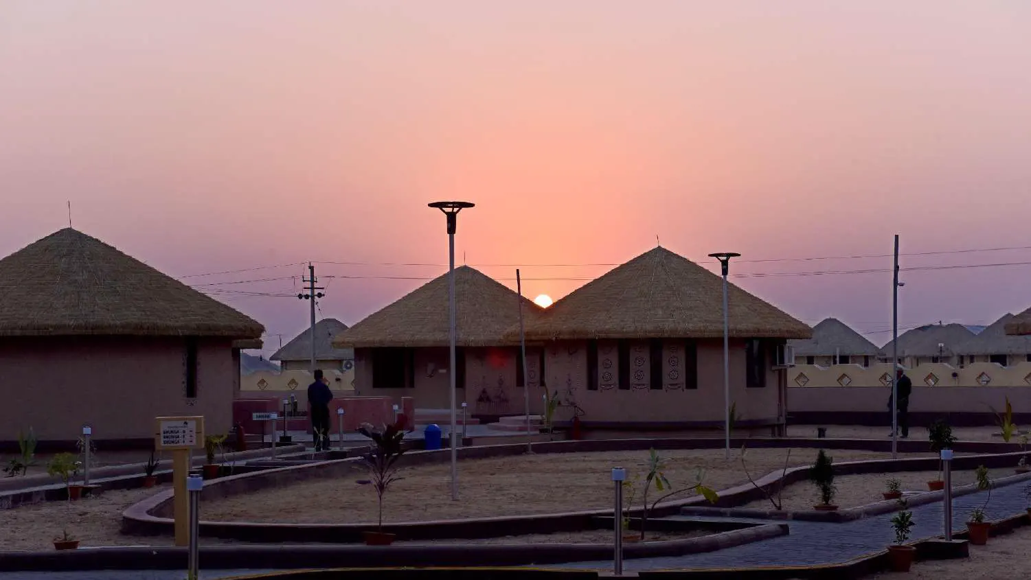 Rajwadi AC Bhunga